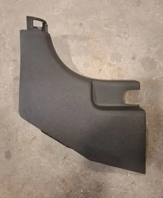 Front sill (body part)