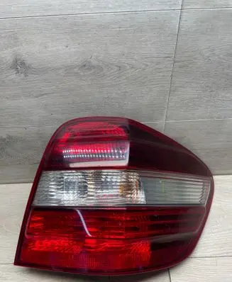 Mercedes-Benz ML W164 Rear/tail lights 225165645