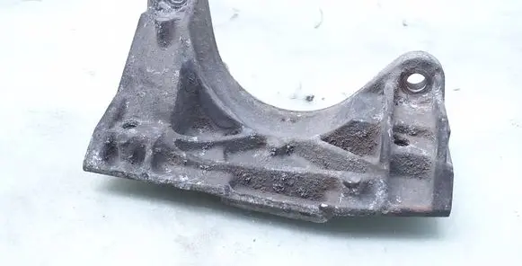 Audi A6 S6 C4 4A Engine mounting bracket 4A0199354