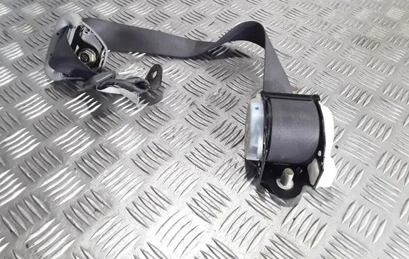 Mazda MPV Rear seatbelt