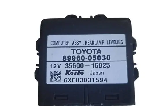 Toyota Avensis T250 Light module LCM 8996005030