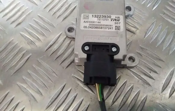 Opel Vectra C ESP acceleration yaw rate sensor 13223930 15113701 A2C53081144