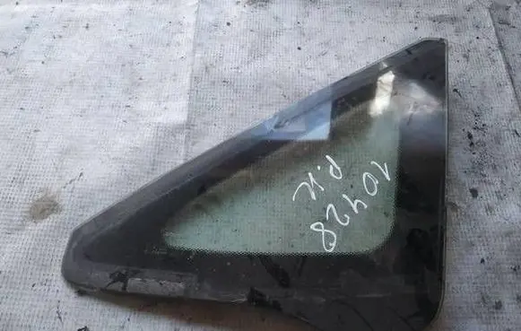 Honda FR-V Front triangle window/glass as2
