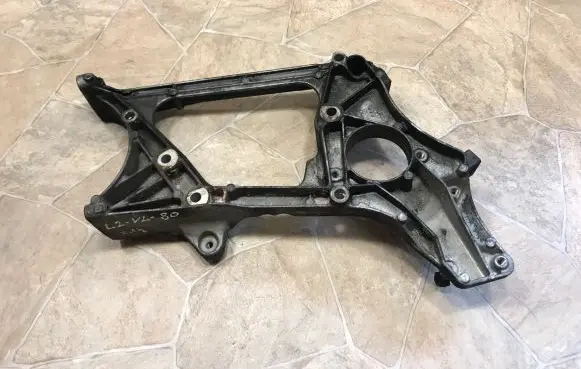 Mercedes-Benz C W204 Generator/alternator bracket A6512011909