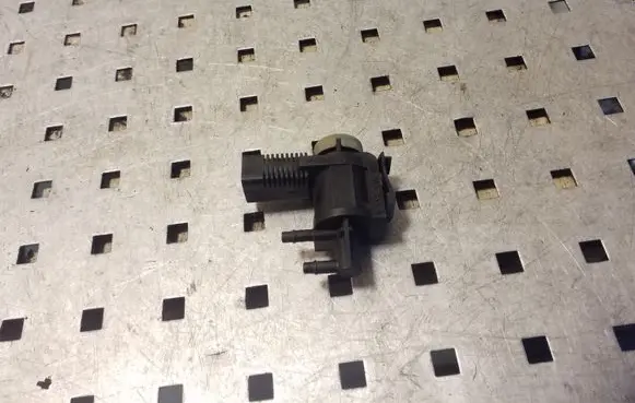Audi Q7 4L Turbo solenoid valve 1K0906283A
