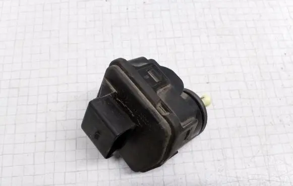 Audi A6 S6 C5 4B Headlight level adjustment motor 00728213 8L0941295