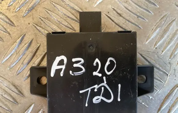 Audi A3 S3 8P Alarm control unit/module 1K0907719B 28002223 1980037193