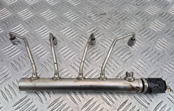 BMW X1 E84 Fuel main line pipe 7585411 13110150085