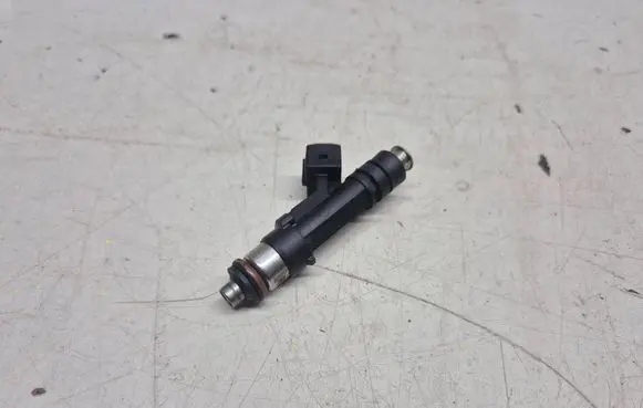 Opel Astra J Fuel injector 0280158205