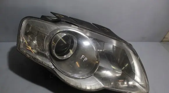 Volkswagen PASSAT B6 Headlight/headlamp