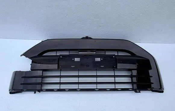 Suzuki Vitara (LY) Front bumper upper radiator grill 71711630