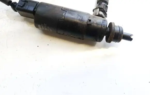 Volkswagen Golf V Headlight washer pump 3b7955681