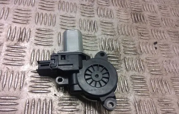 Mazda CX-3 Front door window regulator motor