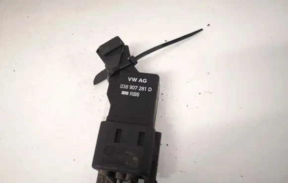 Skoda Octavia Mk2 (1Z) Glow plug pre-heat relay 038907281d 0281003038