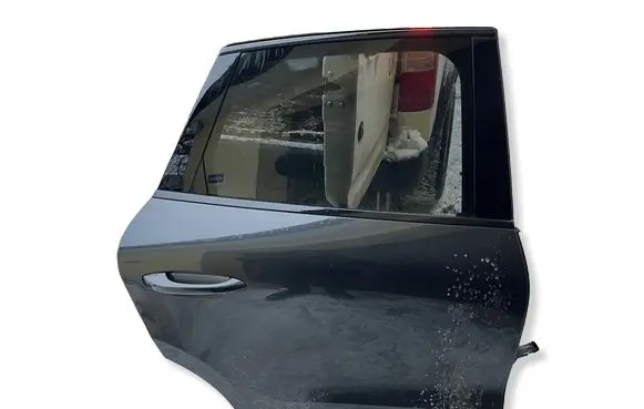 Porsche Macan (95B) Rear door M7R