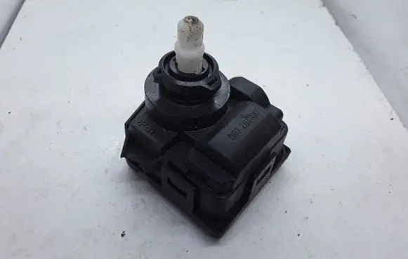 Volkswagen Polo Headlight level adjustment motor 00728100