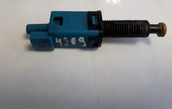 Volkswagen PASSAT B4 Brake pedal sensor switch 1H0907343