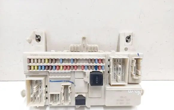 Volvo C30 Fuse module 30765471 00018783 519248306