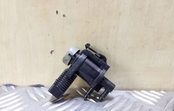 Volkswagen Tiguan Turbo solenoid valve 1K0906283A