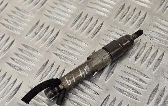 Audi A4 S4 B5 8D Fuel injector 028130201G