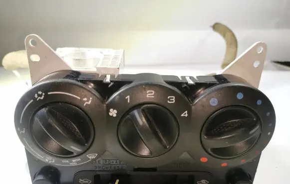 Suzuki Ignis Climate control unit 4g13
