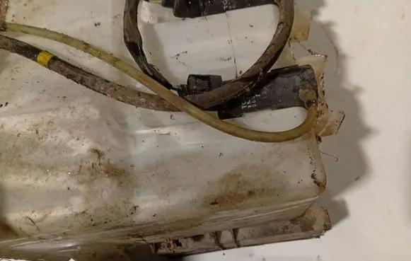 Toyota Avensis Verso Windscreen/windshield washer pump
