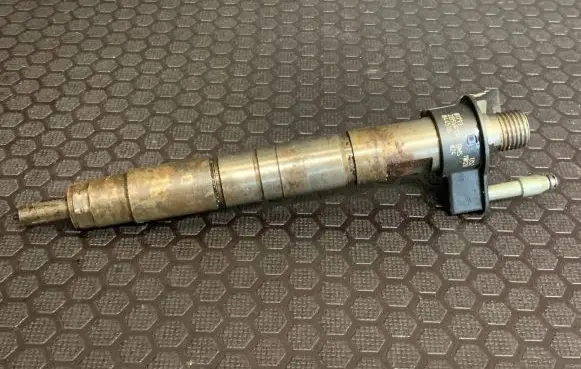 BMW 5 F10 F11 Fuel injector 2445116