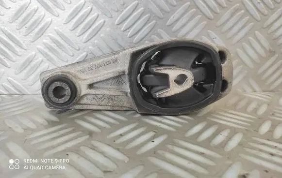 Engine mount bracket