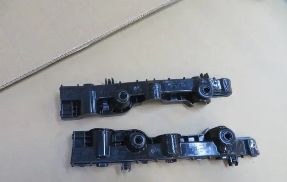 Renault Trafic III (X82) Front bumper mounting bracket 631438106R