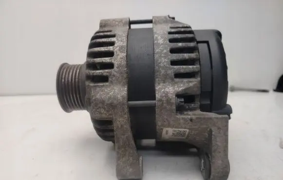 Opel Astra J Generator/alternator 135025595