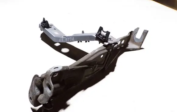 Audi A6 S6 C4 4A Headlight/headlamp mounting bracket