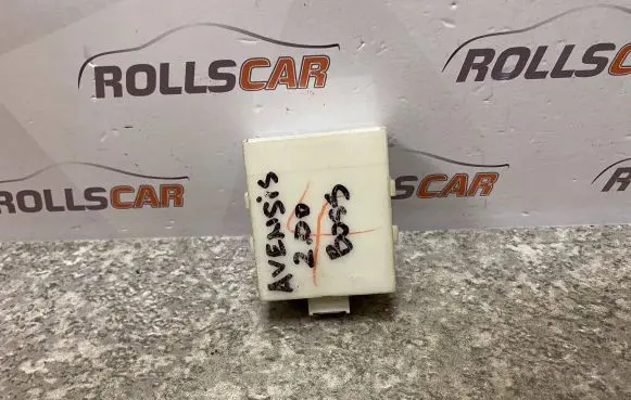 Toyota Avensis T250 Door central lock control unit/module 8974105050