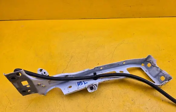 Audi A5 Fender mounting bracket 8W6821131B