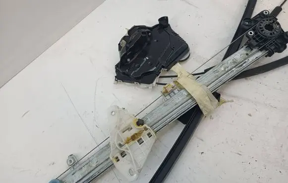 Subaru WRX Front door window regulator motor T83-13210F3 36B66 M11