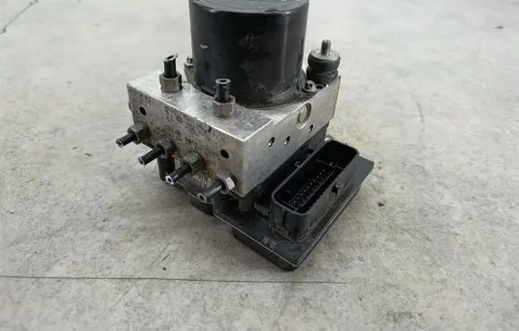 Seat Ibiza IV (6J,6P) ABS Pump 