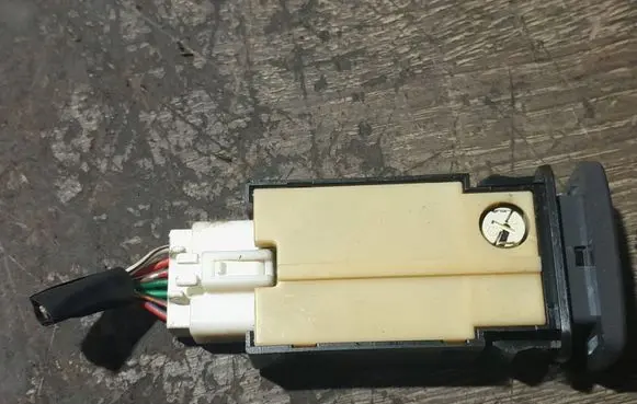 Fog light switch