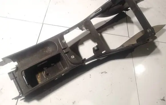Volkswagen Golf Plus Center console 
