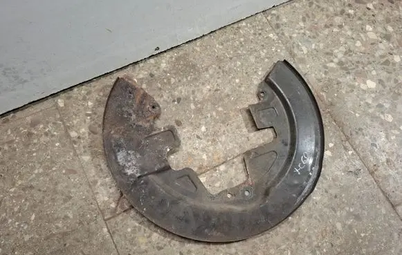 Volvo XC60 Front brake disc dust cover plate 