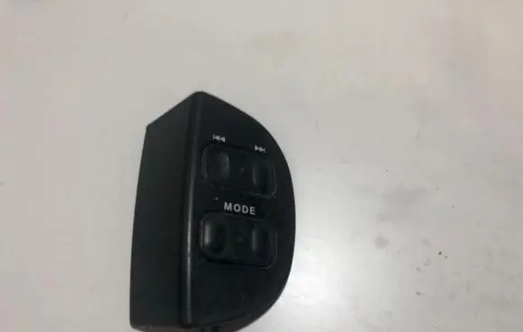 Steering wheel buttons/switches