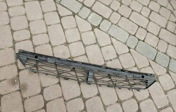 Fiat Talento Front bumper upper radiator grill 622562615R