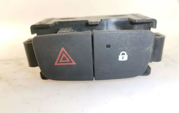 Renault Trafic III (X82) Hazard light switch E3160601