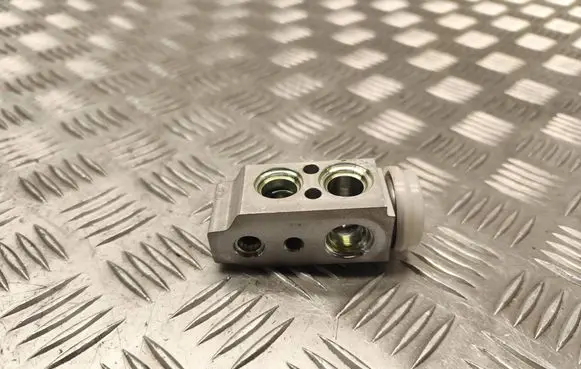 Hyundai Tucson JM Air conditioning (A/C) expansion valve