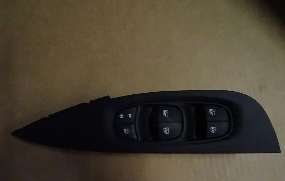Nissan Qashqai Electric window control switch