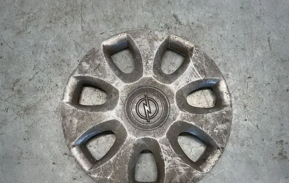 Opel Corsa D R15 wheel hub/cap/trim 13265184 13265185 VAUXHAL