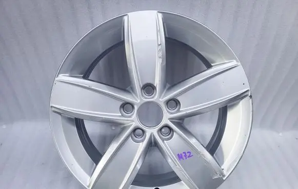 Volkswagen Polo VI R15 alloy rim 