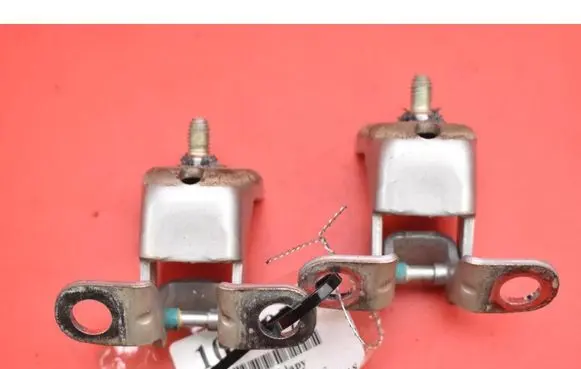 Tailgate/trunk/boot hinge