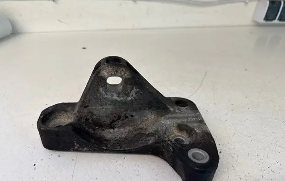Volkswagen Transporter - Caravelle T5 Engine mounting bracket 7H0199207B
