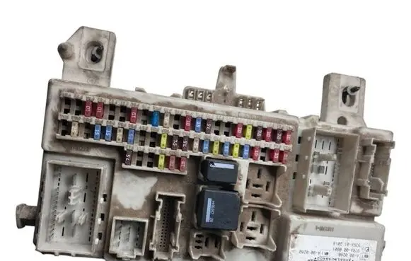 Ford Focus Fuse module 4M5T14A073BG 00105617 519098602