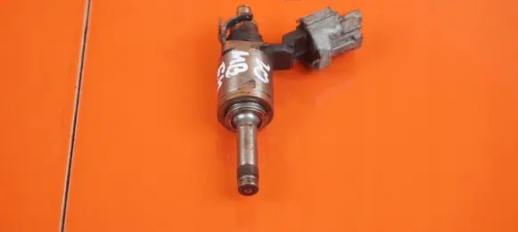Nissan Juke I F15 Fuel injector 8201438013 20MB54
