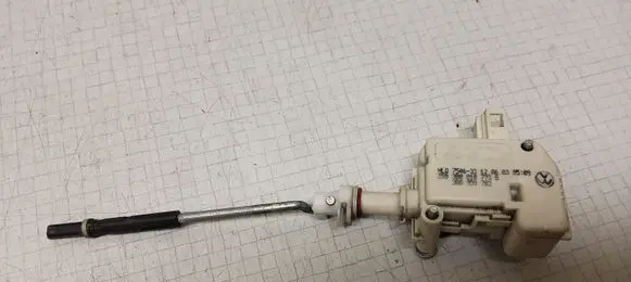 Volkswagen PASSAT B5.5 Central locking motor 3B0810773B 3B0959782